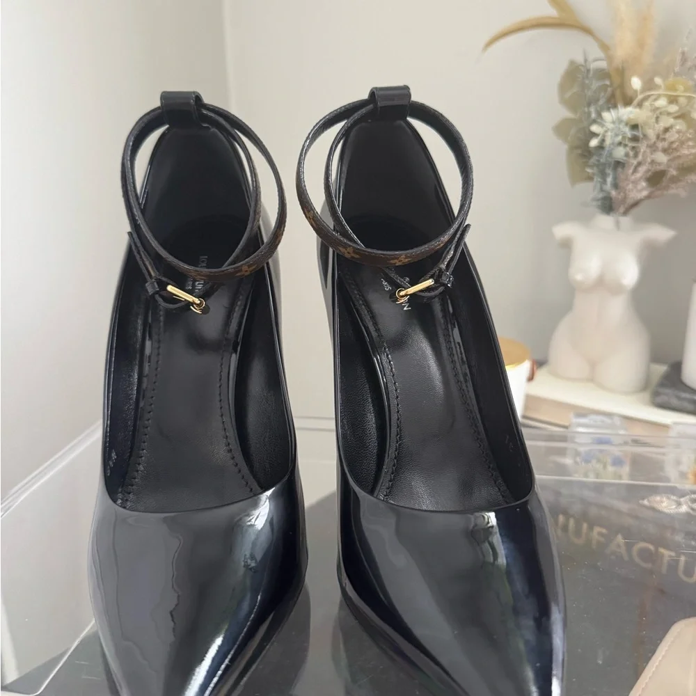 Patent Monogram Call Back Pumps 38.5 Black - Picture 7 of 16